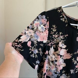 Soprano Floral Short Sleeve Dress  Size Medium